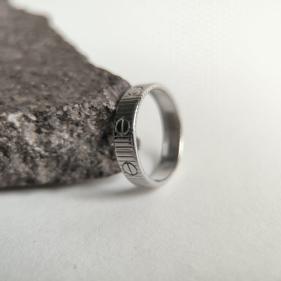 Серебряное кольцо без камней