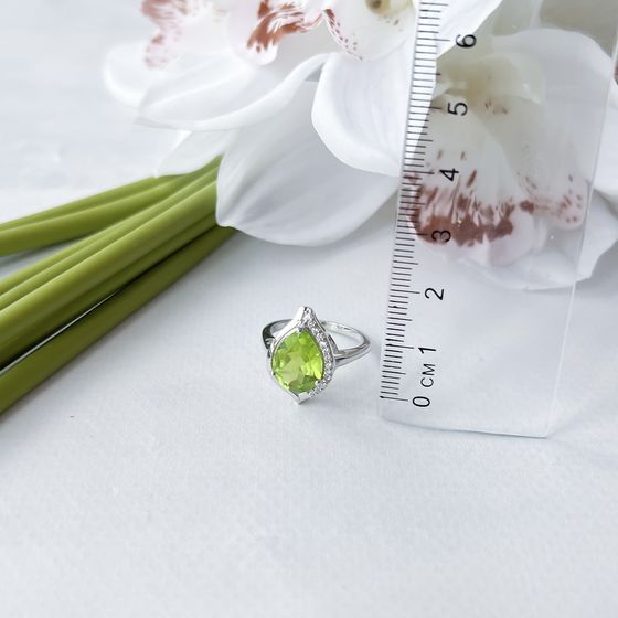 Серебряное кольцо с хризолітом 4.159ct, фианитами
