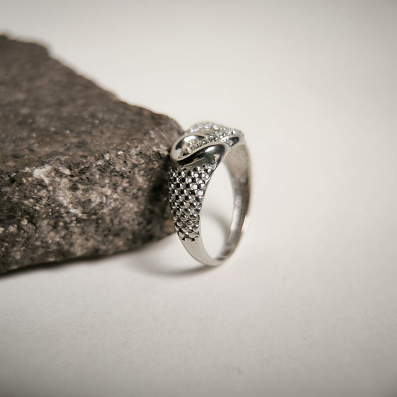 Серебряное кольцо с фианитами