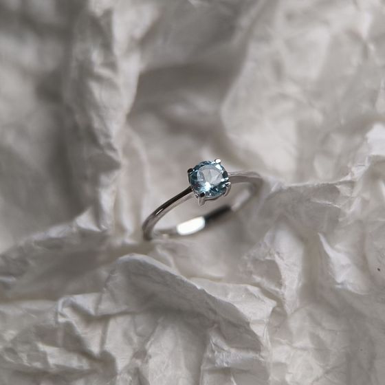 Серебряное кольцо с топазом 0.6ct