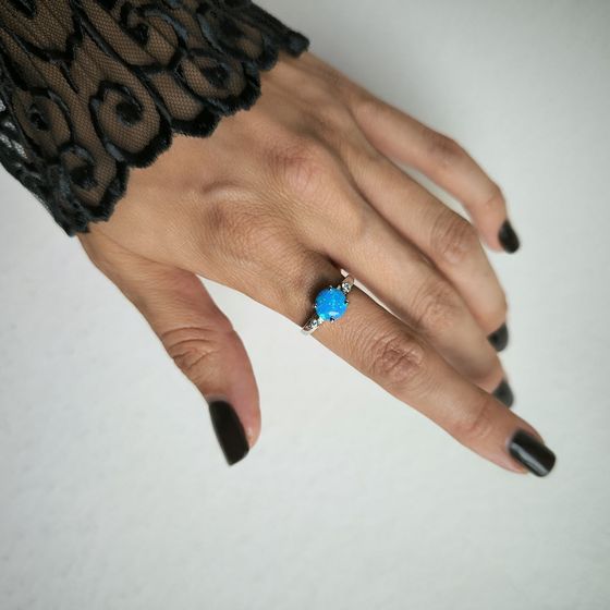 Серебряное кольцо с опалом 1.067ct, фианитами