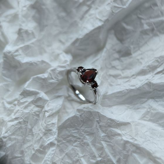 Серебряное кольцо с гранатом 1.483ct