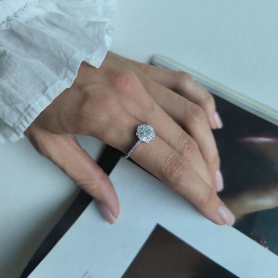 Серебряное кольцо с фианитами