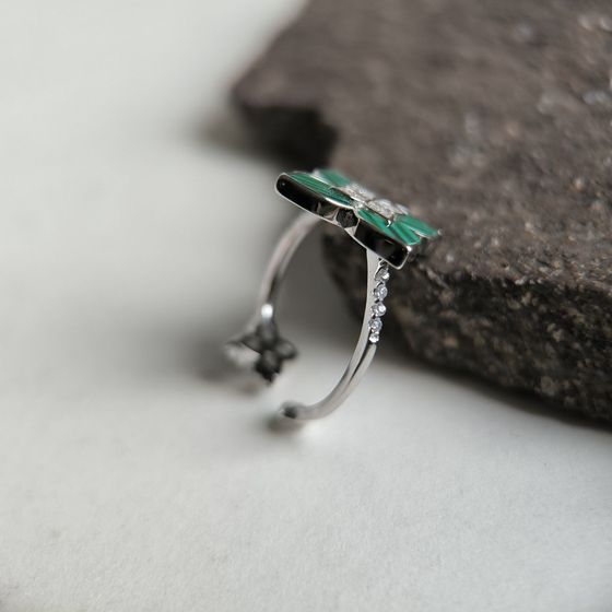 Серебряное кольцо с малахитом, фианитами