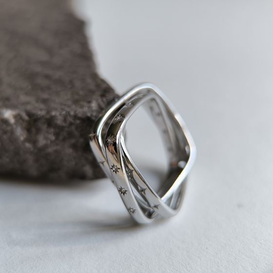 Серебряное кольцо с фианитами