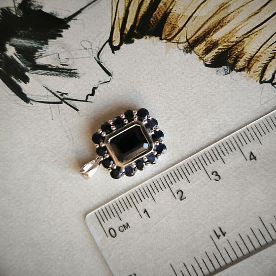 Серебряная подвеска с сапфиром 4.763ct