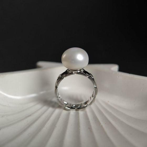 Серебряное кольцо с жемчугом барочным