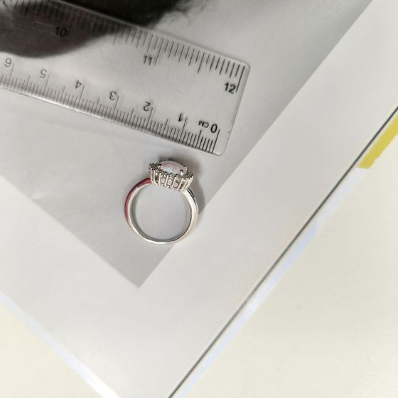 Серебряное кольцо с опалом, фианитами