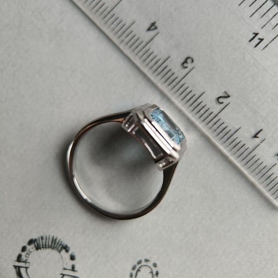 Серебряное кольцо с топазом 3.875ct
