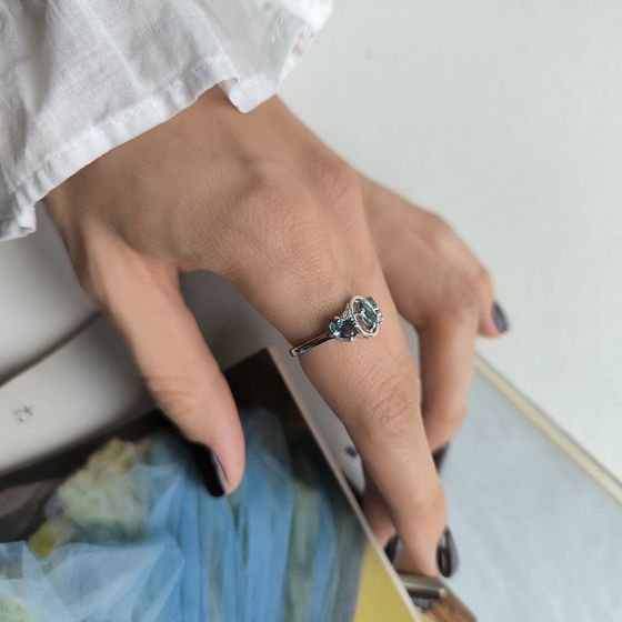 Серебряное кольцо с топазом Лондон Блю 1.007ct