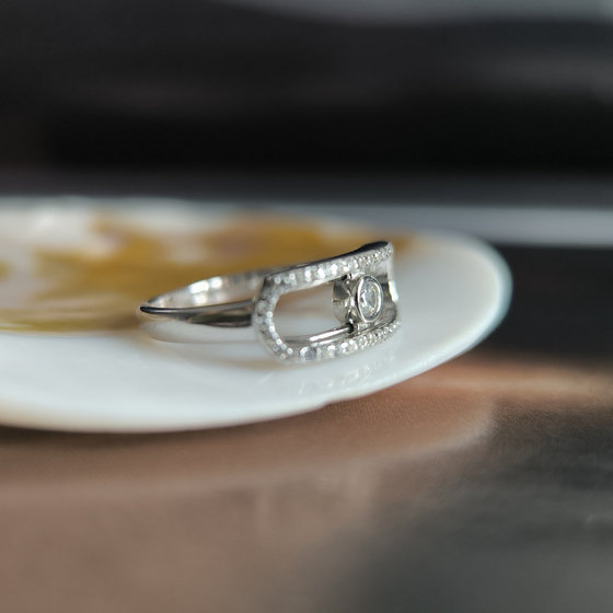 Серебряное кольцо с фианитами