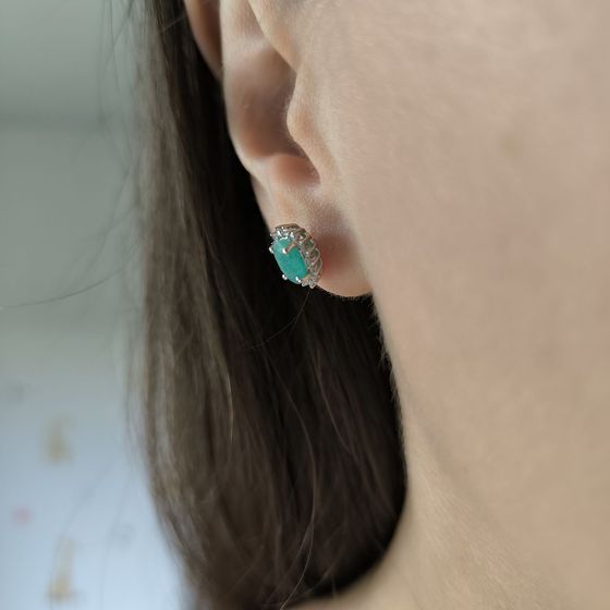 Серебряные серьги с изумрудом, фианитами