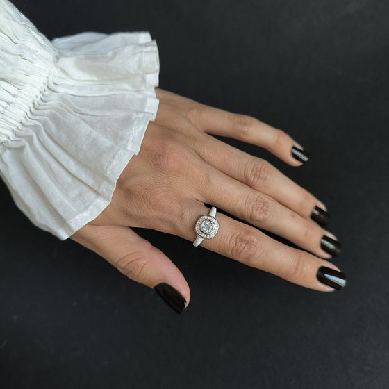 Серебряное кольцо с емаллю, фианитами