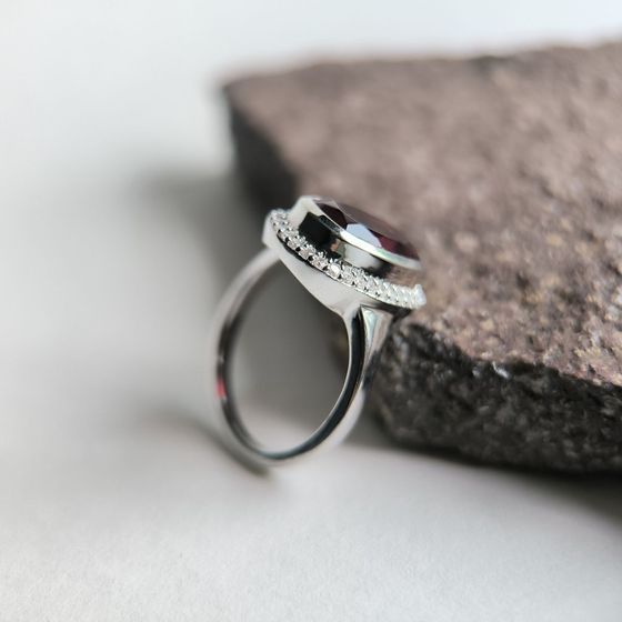 Серебряное кольцо с гранатом nano 3.66ct, фианитами