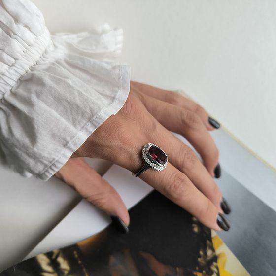 Серебряное кольцо с гранатом nano 3.66ct, фианитами