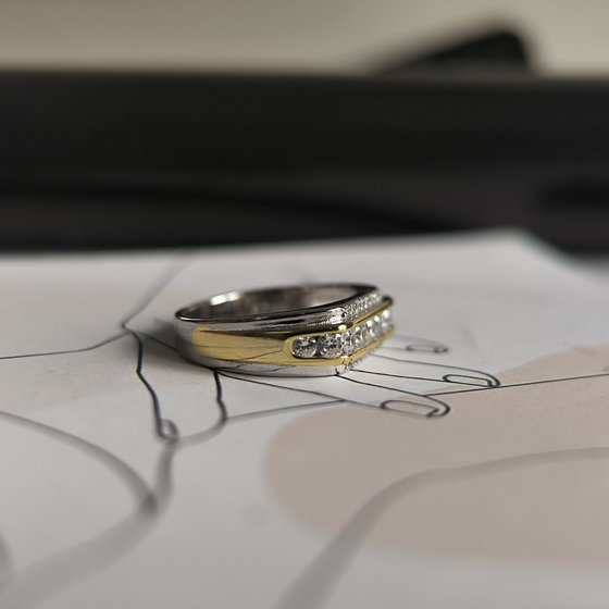 Серебряное кольцо с фианитами