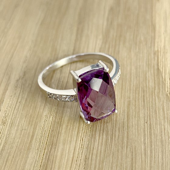 Серебряное кольцо с александритом