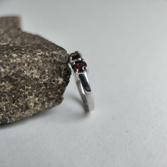 Серебряное кольцо с гранатом 1.895ct