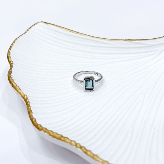 Серебряное кольцо с топазом Лондон Блю 1.41ct