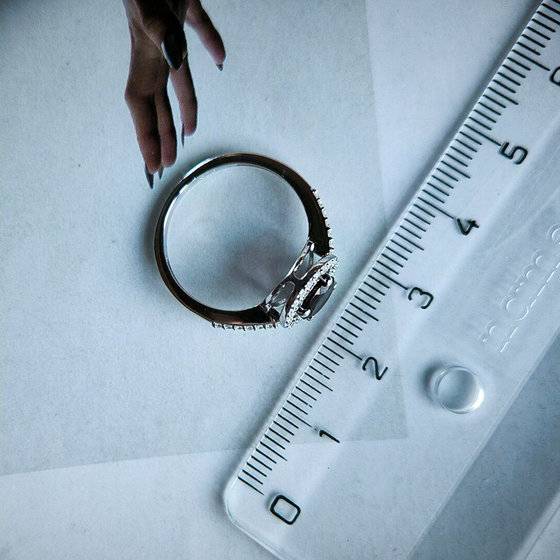 Серебряное кольцо с гранатом