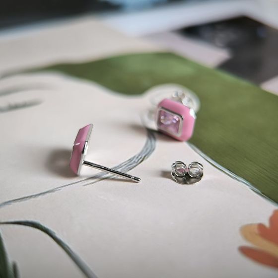 Серебряные серьги с фианитами, емаллю