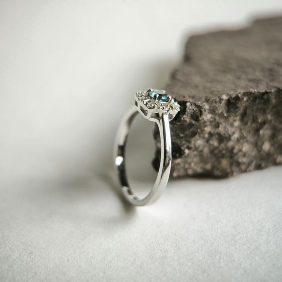 Серебряное кольцо с топазом Лондон Блю 0.333ct