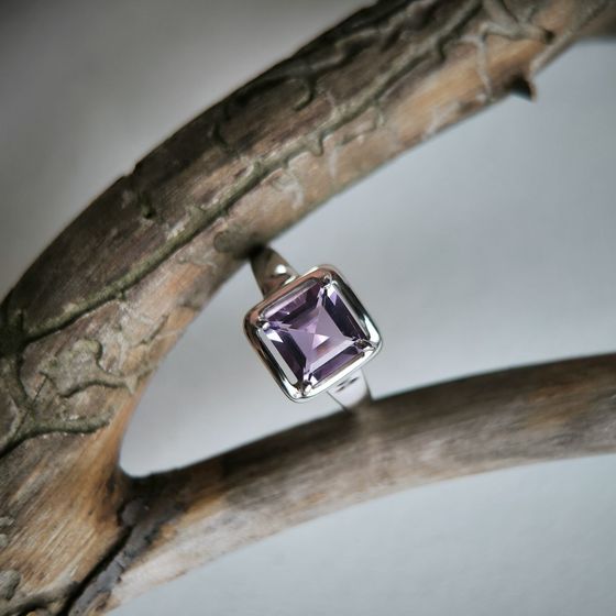 Серебряное кольцо с аметистом 2.4ct