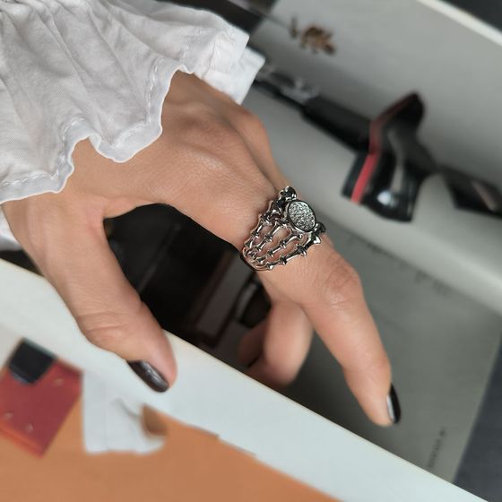 Серебряное кольцо с фианитами