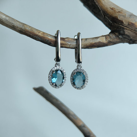 Серебряные серьги с топазом Лондон Блю 2.063ct, фианитами