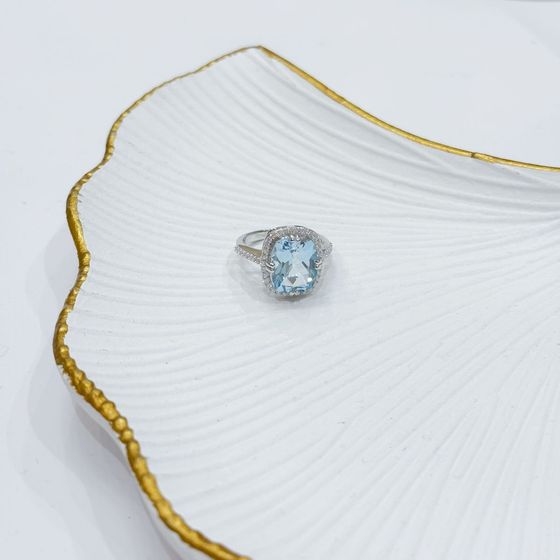 Серебряное кольцо с топазом 6.89ct, фианитами