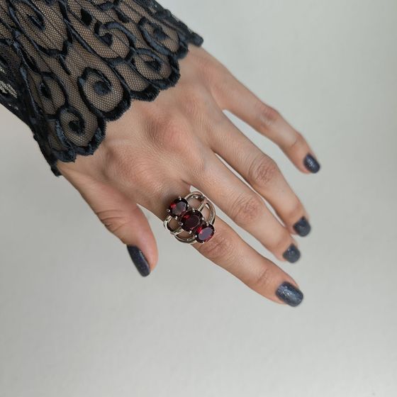 Серебряное кольцо с гранатом 5.317ct