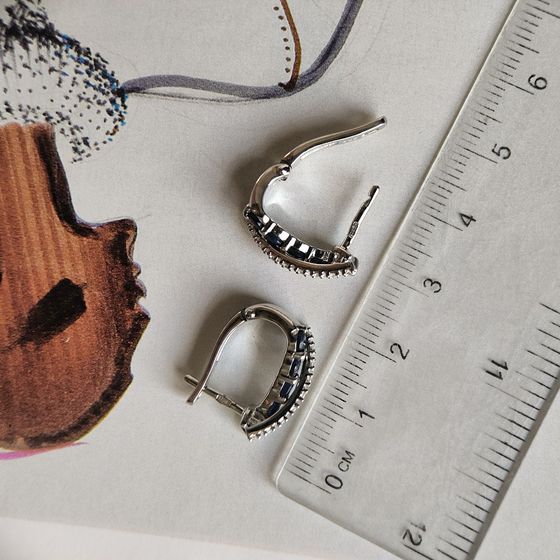 Серебряные серьги с сапфиром 1.845ct, фианитами