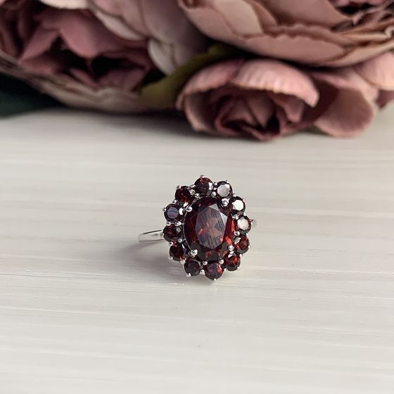 Серебряное кольцо с гранатом 4.51ct