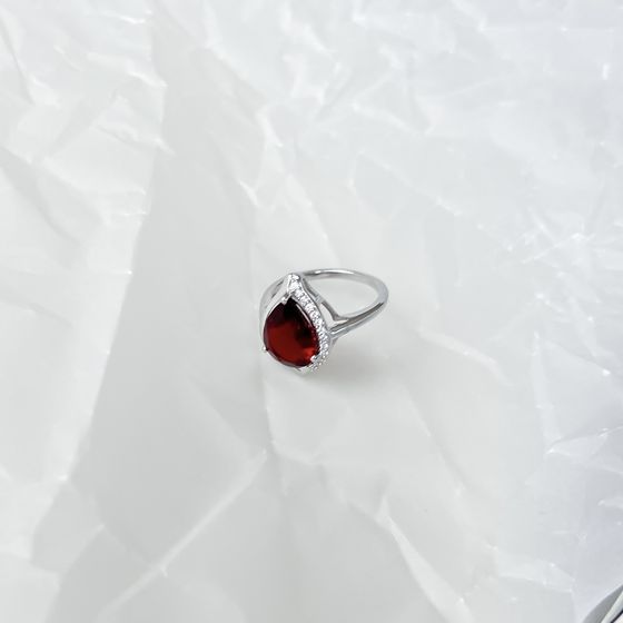 Серебряное кольцо с гранатом 3.131ct