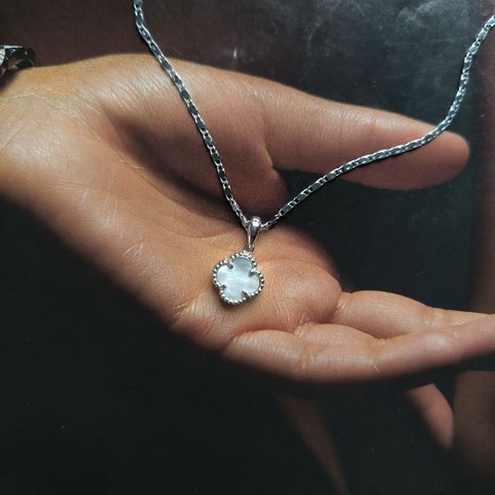 Серебряная подвеска с перламутром