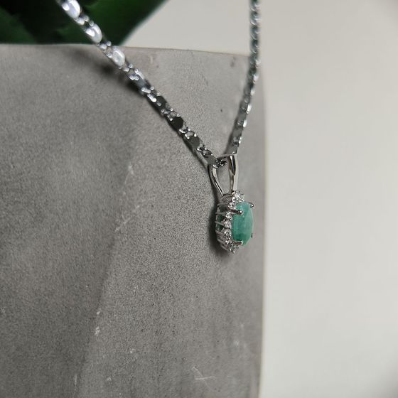 Серебряная подвеска с изумрудом 0.907ct, фианитами