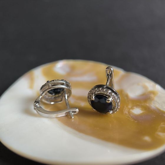 Серебряные серьги с сапфиром 5.916ct, фианитами