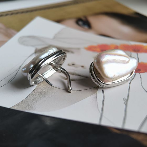 Серебряные серьги с жемчугом барочным, фианитами