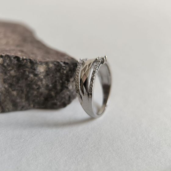 Серебряное кольцо с фианитами