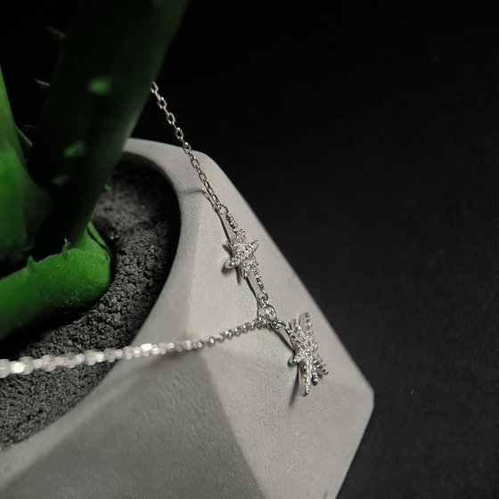 Серебряное колье с фианитами