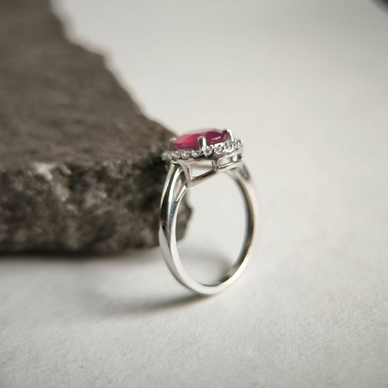 Серебряное кольцо с рубином 3.045ct