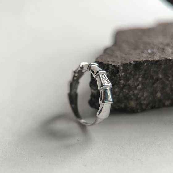 Серебряное кольцо с фианитами