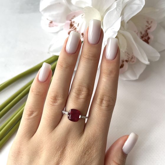 Серебряное кольцо с рубином 4.457ct