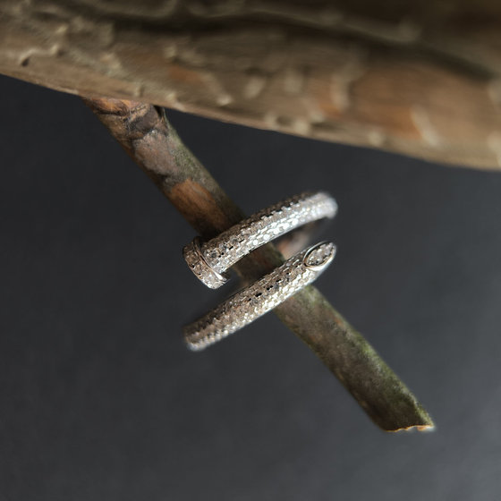 Серебряное кольцо с фианитами