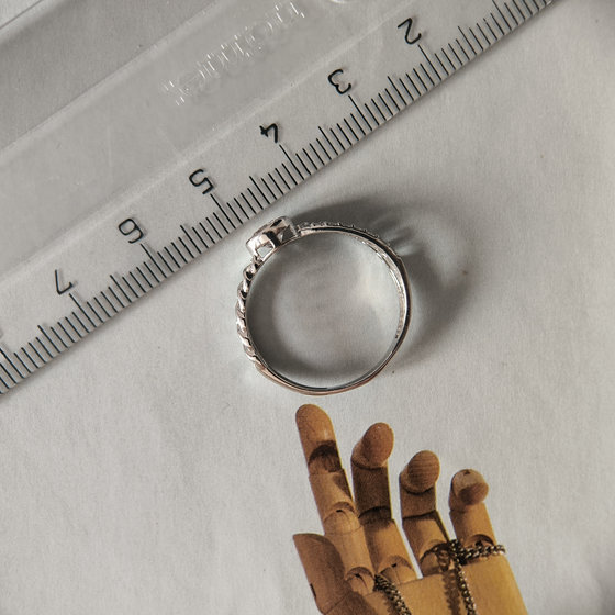 Серебряное кольцо с фианитами