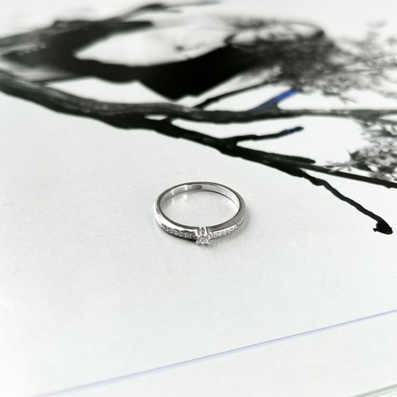 Серебряное кольцо с фианитами