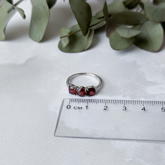 Серебряное кольцо с гранатом 2.113ct