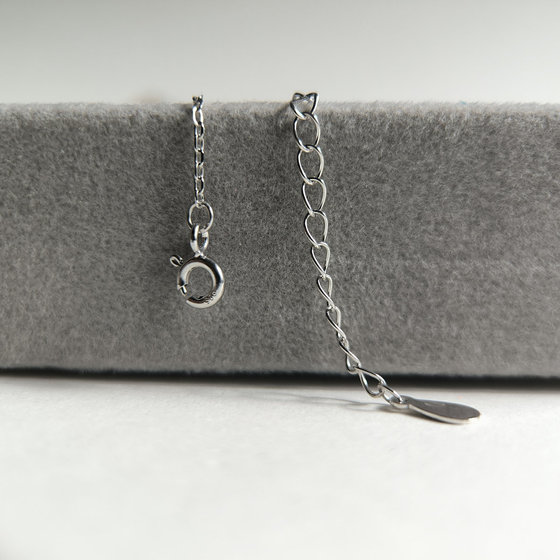 Серебряное колье с фианитами