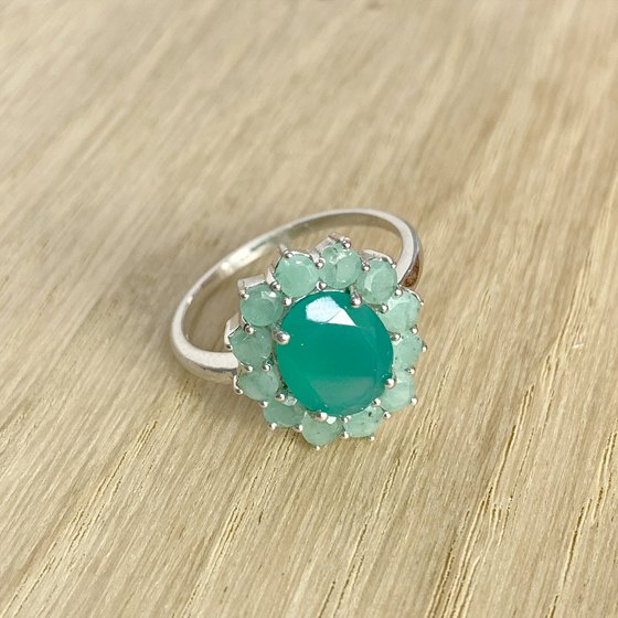 Серебряное кольцо с изумрудом 3.857ct