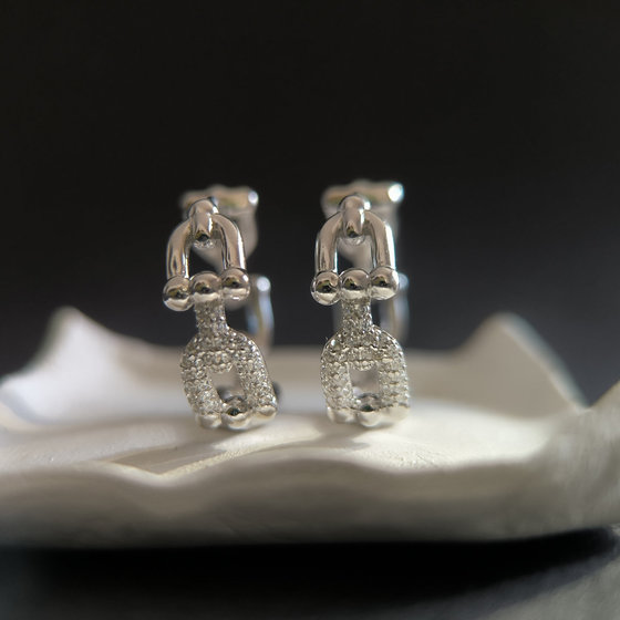 Серебряные серьги с фианитами